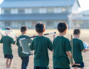 準備運動をする子どもたち